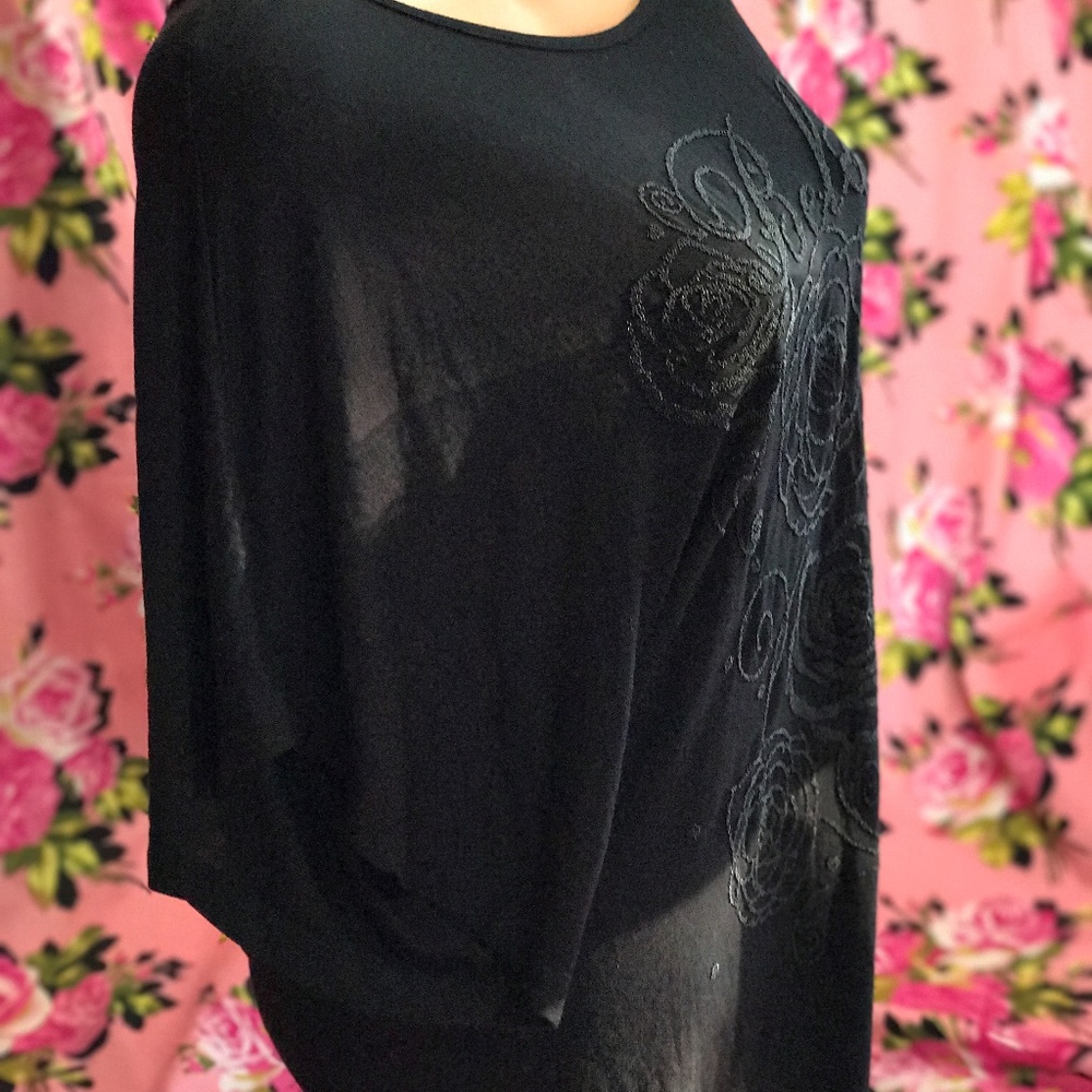 black beaded applique “Beloved” rose print tunic top L - Picture 4 of 7